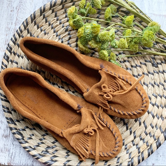 Minnetonka Shoes - Minnetonka fringe moccasins sz 11